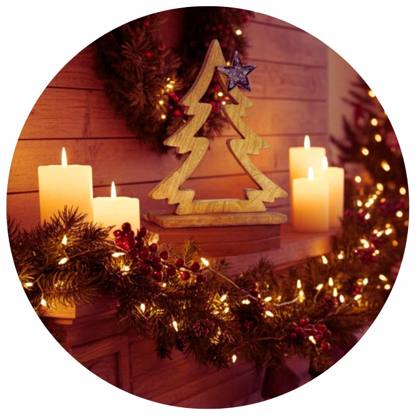 kerstboom-met-ster-kerstsfeer Kerstboom met ster in een sfeervolle omgeving